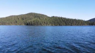 Bulgaristan 'ın Pazardzhik bölgesinin Golyam Beglik Barajı yaz manzarası