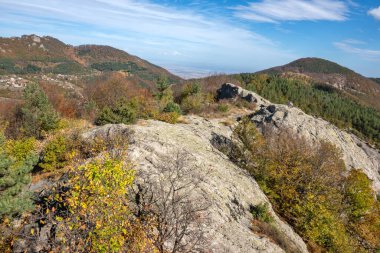 Belintash 'ın sonbahar manzarası - Bulgaristan' ın Rodop Dağlarındaki tanrı Sabazios 'a adanmış antik tapınak