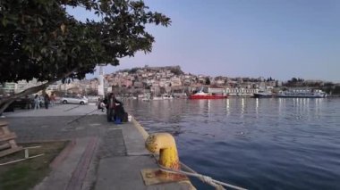 KAVALA, GREECE - 26 Aralık 2023: Kavala, Doğu Makedonya ve Trakya 'nın Costal Caddesi' nin Günbatımı Panoraması, Yunanistan
