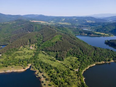 Topolnitsa Reservoir, Sredna Gora Dağı, Bulgaristan 'ın yay manzarası