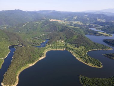 Topolnitsa Reservoir, Sredna Gora Dağı, Bulgaristan 'ın yay manzarası