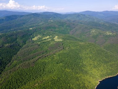 Topolnitsa Reservoir, Sredna Gora Dağı, Bulgaristan 'ın yay manzarası