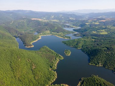 Topolnitsa Reservoir, Sredna Gora Dağı, Bulgaristan 'ın yay manzarası