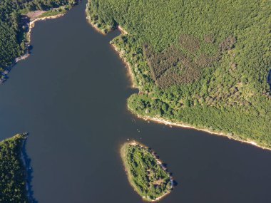 Topolnitsa Reservoir, Sredna Gora Dağı, Bulgaristan 'ın yay manzarası