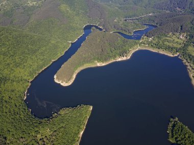 Topolnitsa Reservoir, Sredna Gora Dağı, Bulgaristan 'ın yay manzarası