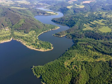 Topolnitsa Reservoir, Sredna Gora Dağı, Bulgaristan 'ın yay manzarası