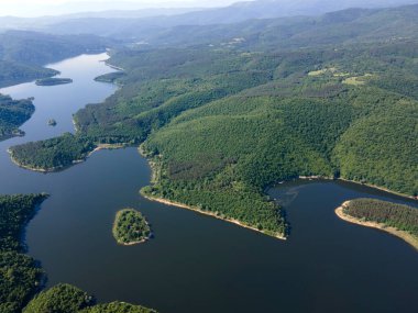 Topolnitsa Reservoir, Sredna Gora Dağı, Bulgaristan 'ın yay manzarası