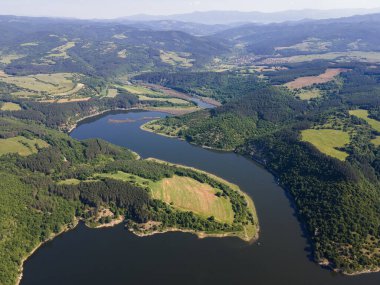 Topolnitsa Reservoir, Sredna Gora Dağı, Bulgaristan 'ın yay manzarası