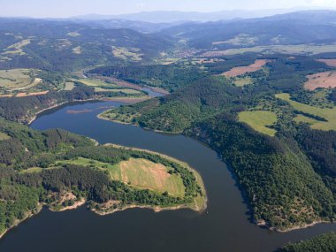 Topolnitsa Reservoir, Sredna Gora Dağı, Bulgaristan 'ın yay manzarası