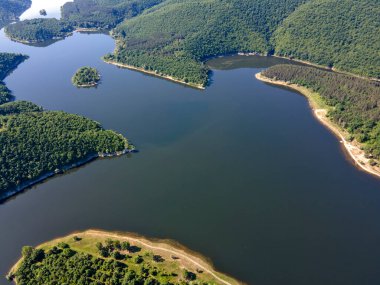 Topolnitsa Reservoir, Sredna Gora Dağı, Bulgaristan 'ın yay manzarası