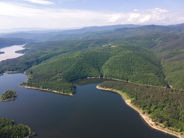 Topolnitsa Reservoir, Sredna Gora Dağı, Bulgaristan 'ın yay manzarası