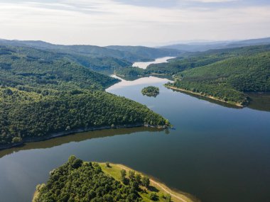 Topolnitsa Reservoir, Sredna Gora Dağı, Bulgaristan 'ın yay manzarası