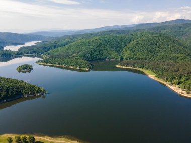 Topolnitsa Reservoir, Sredna Gora Dağı, Bulgaristan 'ın yay manzarası