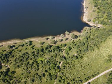 Topolnitsa Reservoir, Sredna Gora Dağı, Bulgaristan 'ın yay manzarası