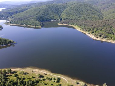 Topolnitsa Reservoir, Sredna Gora Dağı, Bulgaristan 'ın yay manzarası