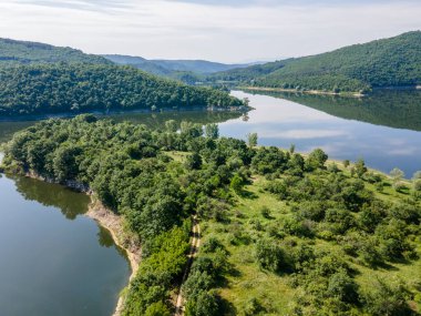 Topolnitsa Reservoir, Sredna Gora Dağı, Bulgaristan 'ın yay manzarası