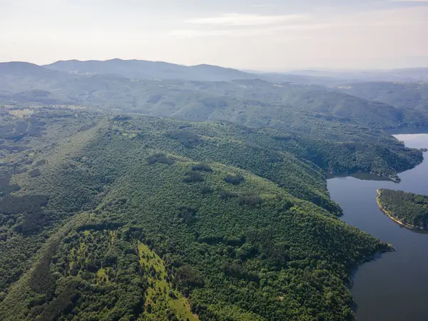 Topolnitsa Reservoir, Sredna Gora Dağı, Bulgaristan 'ın yay manzarası