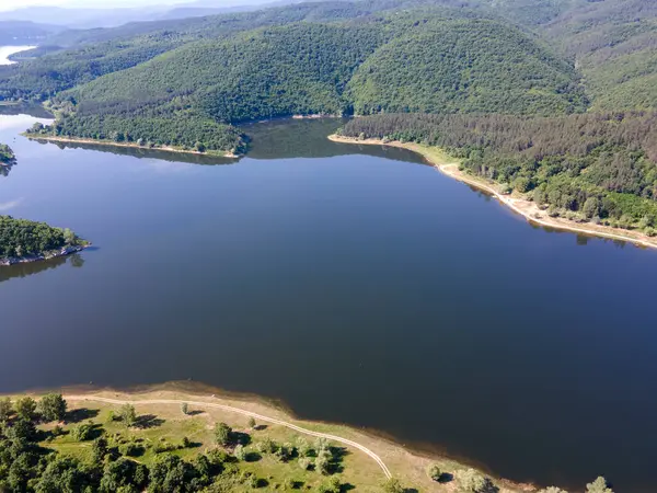 Topolnitsa Reservoir, Sredna Gora Dağı, Bulgaristan 'ın yay manzarası