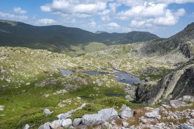 Bulgaristan 'ın Kalin tepeleri yakınlarındaki Rila Dağı' nın İnanılmaz Yaz Manzarası