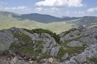 Bulgaristan 'ın Kalin tepeleri yakınlarındaki Rila Dağı' nın İnanılmaz Yaz Manzarası