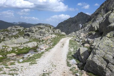 Bulgaristan 'ın Kalin tepeleri yakınlarındaki Rila Dağı' nın İnanılmaz Yaz Manzarası