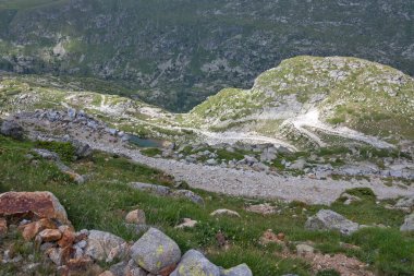 Bulgaristan 'ın Kalin tepeleri yakınlarındaki Rila Dağı' nın İnanılmaz Yaz Manzarası