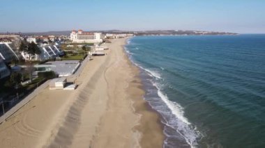 Bulgaristan 'ın Burgaz Bölgesi' nin Obzor kasabası yakınlarındaki Karadeniz kıyılarının şaşırtıcı hava manzarası 