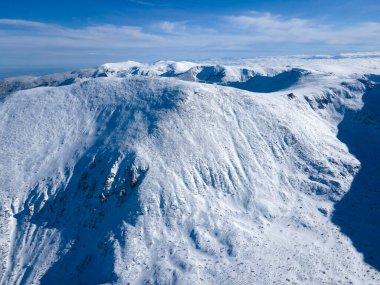 Bulgaristan 'ın Musala zirvesi yakınlarındaki Rila Dağı' nın şaşırtıcı hava kışı manzarası