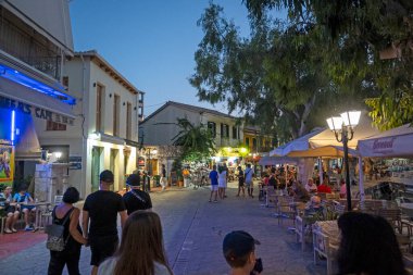 VASILIKI, LEFKADA, GREECE - 25 AĞUSTOS 2023: Yunanistan 'ın Lefkada kentindeki Vasiliki köyünün yaz manzarası