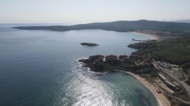 Bulgaristan 'ın Burgaz Bölgesi' nin Dyuni tatil beldesi yakınlarındaki The Driver Beach 'in hava manzarası 