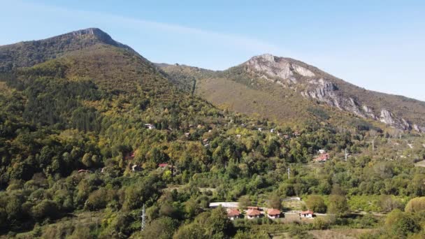 Pemandangan Udara Pegunungan Balkan Dekat Biara Glozhene Saint George Lovech — Stok Video
