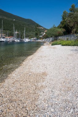 SIVOTA, LEFKADA, GREECE - 26 Ağustos 2023: Yunanistan 'ın Lefkada kentindeki Sivota köyünün yaz manzarası
