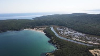 Bulgaristan 'ın Burgaz Bölgesi, Arkutino plajının şaşırtıcı hava manzarası 