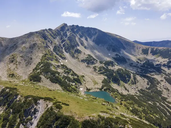 Bulgaristan 'ın Yalovarnika zirvesi yakınlarındaki Pirin Dağı' nın şaşırtıcı hava manzarası