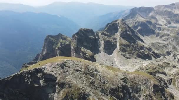 Vista Aérea Incrível Montanha Rila Perto Golyam Kupen Pico Bulgária — Vídeo de Stock