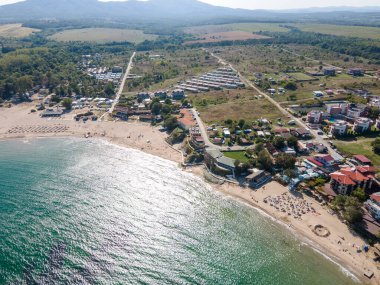 Bulgaristan 'ın Burgaz Bölgesi Arapya plajı yakınlarındaki Karadeniz kıyılarının hava manzarası