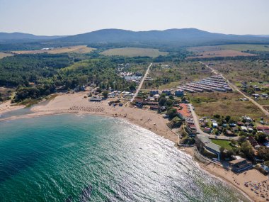 Bulgaristan 'ın Burgaz Bölgesi Arapya plajı yakınlarındaki Karadeniz kıyılarının hava manzarası
