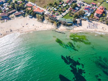 Bulgaristan 'ın Burgaz Bölgesi Arapya plajı yakınlarındaki Karadeniz kıyılarının hava manzarası