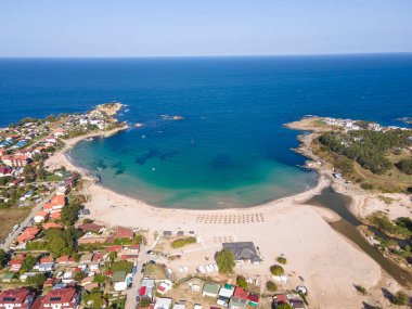 Bulgaristan 'ın Burgaz Bölgesi Arapya plajı yakınlarındaki Karadeniz kıyılarının hava manzarası