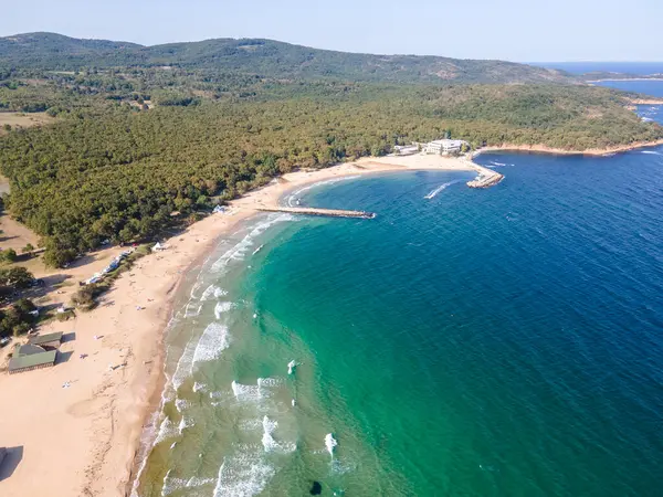 Bulgaristan 'ın Burgaz bölgesindeki Perla plajı yakınlarındaki Karadeniz kıyısının şaşırtıcı hava manzarası