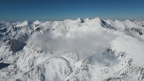 保加利亚Polezhan和Bezbog Peaks附近Pirin山令人惊奇的冬季美景 — 图库视频影像