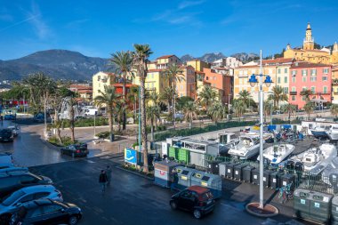 MENTON, FRANCE - 27 Ocak 2024: Menton, Provence Alpes-Cote d 'Azur, Fransa' nın panoramik manzarası