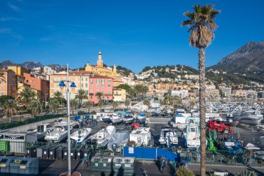 MENTON, FRANCE - 27 Ocak 2024: Menton, Provence Alpes-Cote d 'Azur, Fransa' nın panoramik manzarası