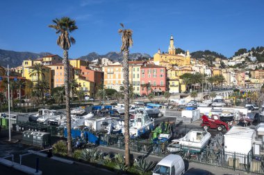 MENTON, FRANCE - 27 Ocak 2024: Menton, Provence Alpes-Cote d 'Azur, Fransa' nın panoramik manzarası