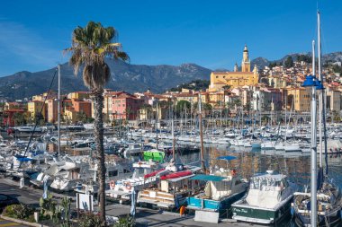 MENTON, FRANCE - 27 Ocak 2024: Menton, Provence Alpes-Cote d 'Azur, Fransa' nın panoramik manzarası