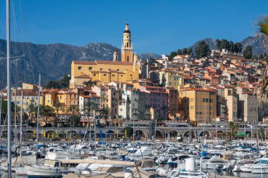 MENTON, FRANCE - 27 Ocak 2024: Menton, Provence Alpes-Cote d 'Azur, Fransa' nın panoramik manzarası