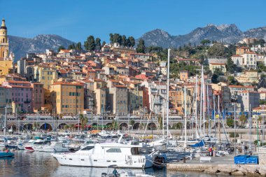 MENTON, FRANCE - 27 Ocak 2024: Menton, Provence Alpes-Cote d 'Azur, Fransa' nın panoramik manzarası