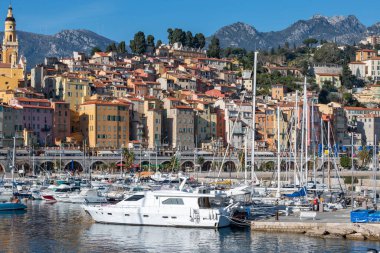 MENTON, FRANCE - 27 Ocak 2024: Menton, Provence Alpes-Cote d 'Azur, Fransa' nın panoramik manzarası