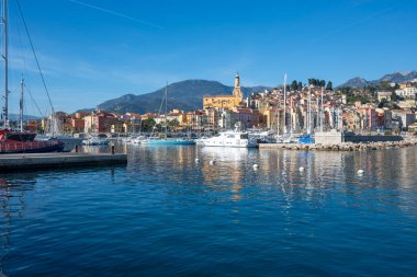 MENTON, FRANCE - 27 Ocak 2024: Menton, Provence Alpes-Cote d 'Azur, Fransa' nın panoramik manzarası