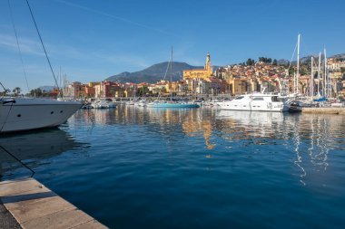 MENTON, FRANCE - 27 Ocak 2024: Menton, Provence Alpes-Cote d 'Azur, Fransa' nın panoramik manzarası